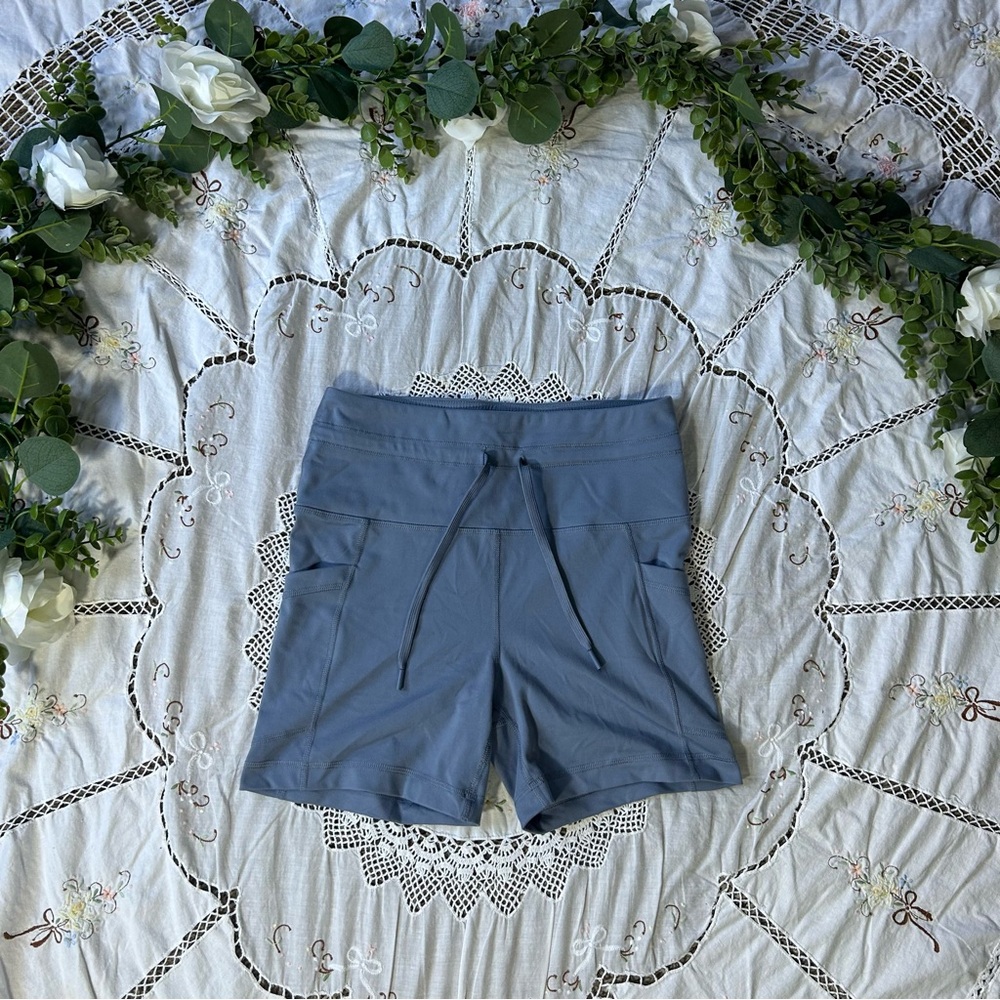 Vina athletic shorts with side pockets
